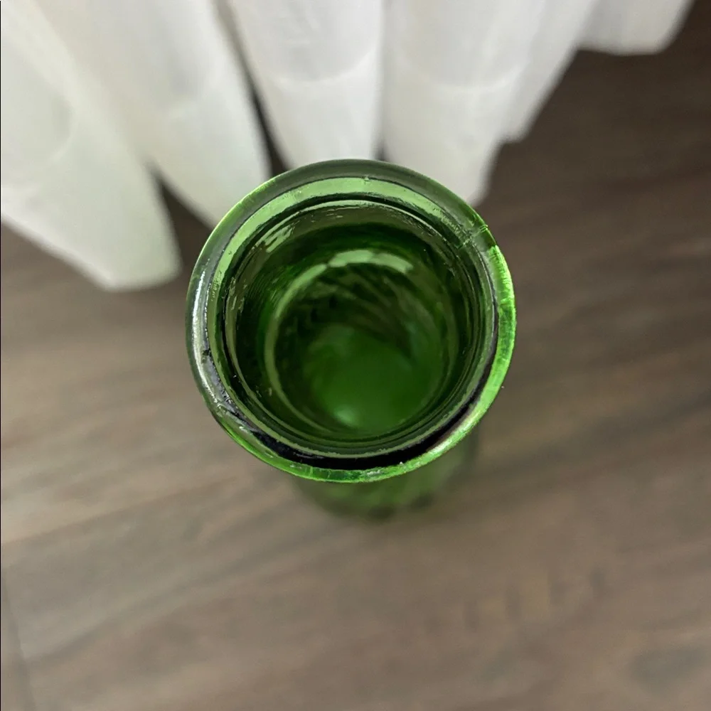 Hoosier Swirl Emerald Green ribbed glass 9”  bud vase,vintage #4094